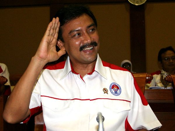 Menpora Dipanggil SBY, Rapat Soal Hambalang Ditunda