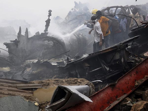 Pesawat Dana Air Terbakar, 153 Orang Terpanggang