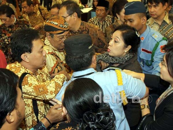 Keributan Kecil Warnai Perdamaian 2 Raja Solo