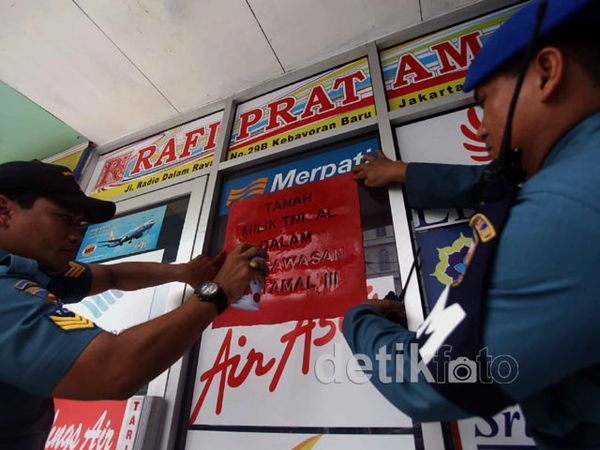 Jadi Tempat Usaha, Rumah Dinas TNI AL Disegel