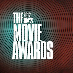 Wow, Kristen Stewart & Robert Pattinson Menang Best Kiss Lagi