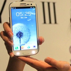 Galaxy S III Tumbangkan Popularitas iPhone 4S