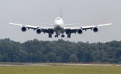 Pesawat Terbesar Boeing Terbang Perdana