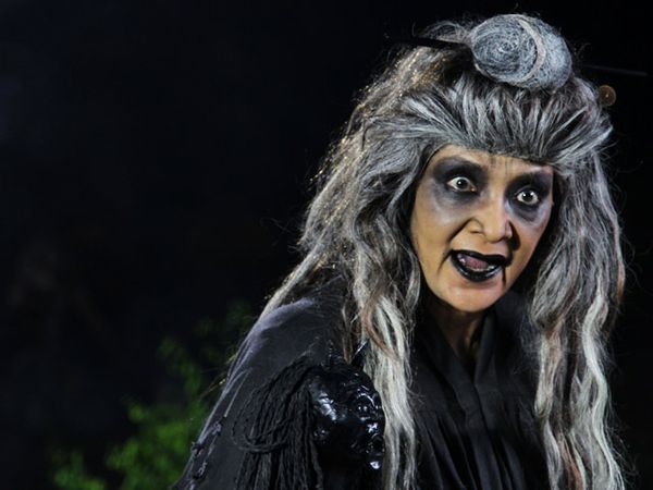 Hiii...Awas Ada Mak Lampir!