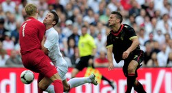 Bikin Cahill Absen di Euro, Pemain Belgia Minta Maaf