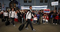 Ceko-Yunani Pertama Tiba di Polandia