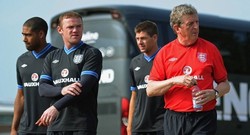 Steven Gerrard cs Ditunggu Jalan Berlubang