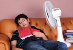 Awas! Tidur dengan Kipas Angin Semalaman Bisa Fatal