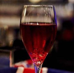 Dubonnet, Penangkal Malaria Jadi Minuman Favorit Sang Ratu