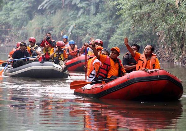 Hidayat Susuri Sungai Ciliwung