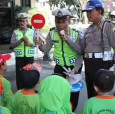 100 Siswa TK dan Play Group Serbu Polres Tanjung Perak