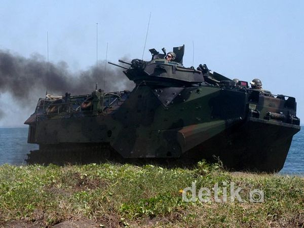 Marinir & USMC Latihan Pendaratan di Pantai 