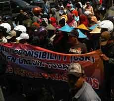 Demo Pabrik Semen Gresik Berlanjut ke Kantor Dewan