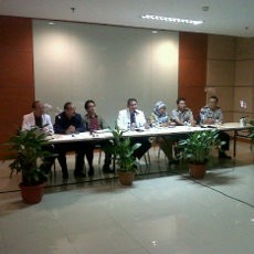 Air Mata Kristal Tina Berupa Sintetis Bukan Diproduksi Tubuh