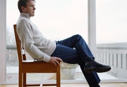 Cara Duduk Pria Bisa Pengaruhi Daya Seksual Wanita