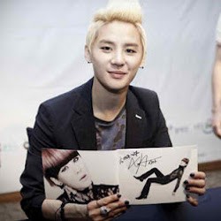 Junsu JYJ Beri Tanda Tangan untuk 250 Fans Beruntung