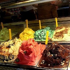 Slurp! Nikmatnya Menjilat Es Krim Italia di Florence
