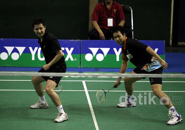 Hendra/Alvent Tumbangkan Arya/Edi 