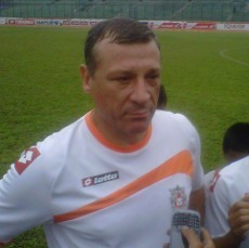 Pelatih Persisam Puji Bobotoh dan Eka Ramdani