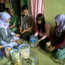 Warga Masih Datang Berobat ke Rumah Tina Air Mata Kristal