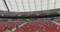 Duel Tuan Rumah vs Tim Kejutan 2004 Siap Buka Euro 2012