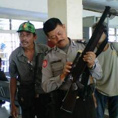 Polisi Razia Penumpang Kapal Tujuan Ambon