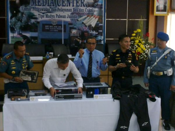 Bea Cukai Gagalkan Penyelundupan Senpi