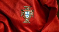 Ingin Cium Kaus Resmi Tim Euro 2012? Hati-hati!