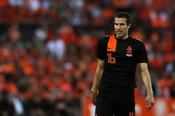 Mertesacker Tak Sabar Hadapi Van Persie