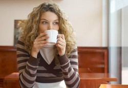 Terlalu Banyak Minum Kopi Bikin Wanita Susah Hamil