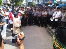 Didesak Ormas, Pemkot Samarinda Segel Tempat Karaoke