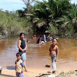 Menyusuri Jalur di Perbatasan Serawak yang Memprihatinkan