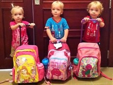 3 Anak Kembar Korban Kebakaran Mal Qatar Dimakamkan dengan Peti Warna-warni