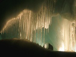 Wah! Gua Es Paling Megah di Dunia ada di Austria