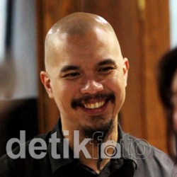 Al Lulus SMP, Ahmad Dhani Gelar Syukuran