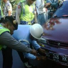 Kendaraan Beratribut Polri-TNI Dirazia