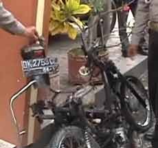 Kebut-kebutan, 2 Pelajar SMP Tewas Ditabrak Bus Rombongan Pengantin