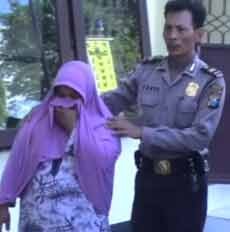 Berdalih Terlilit Ekonomi, Seorang Nenek Nekat Gasak Perhiasan