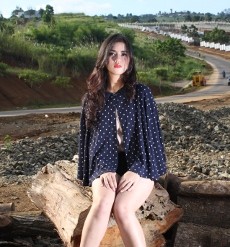 Grace and Mercy, Pasangkan Kain Tradisional pada Gaya Modern