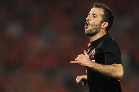 Van der Vaart Ingin Jajal Seri A Suatu Saat