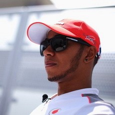 Hamilton Masih Santai Soal Masa Depannya