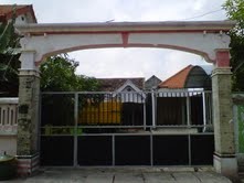 Rumah Orang Tua Tomy di Surabaya Sepi