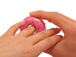 Cincin Donat Ini Jadi Cincin Tunangan