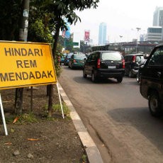 Jebakan Betmen di Gatsu Penyebab 9 Pemotor Tabrakan Beruntun