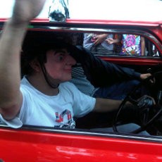 Tidak Kesurupan, Mr Bean Bawa Mini Cooper Ikut Karnaval di Jakarta