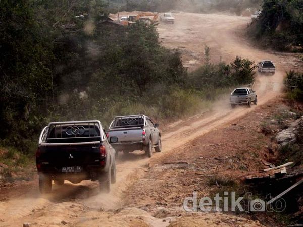 Double Cabin, Sang Penakluk Perbatasan Serawak