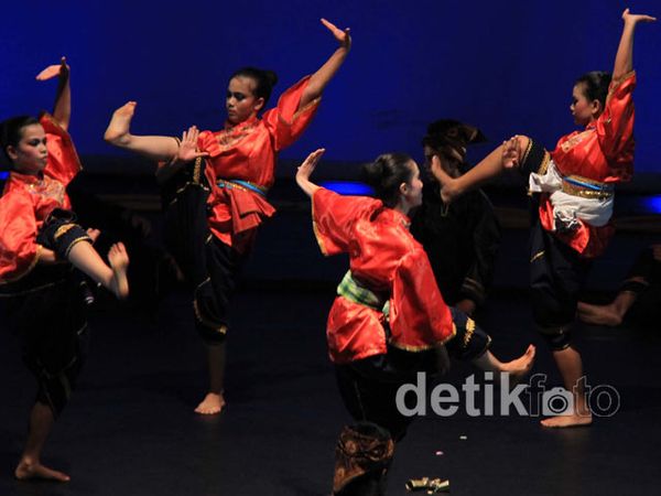 Tarian Legaran Raso Legaran Pareso