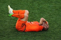 Sneijder Alami Gangguan di Lutut