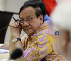 Akbar Tandjung Melayat Om Liem di Singapura