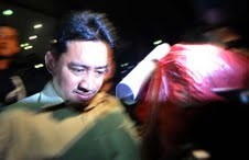 7 Jam Geledah Rumah di Surabaya, KPK Amankan Berkas Milik Tomy